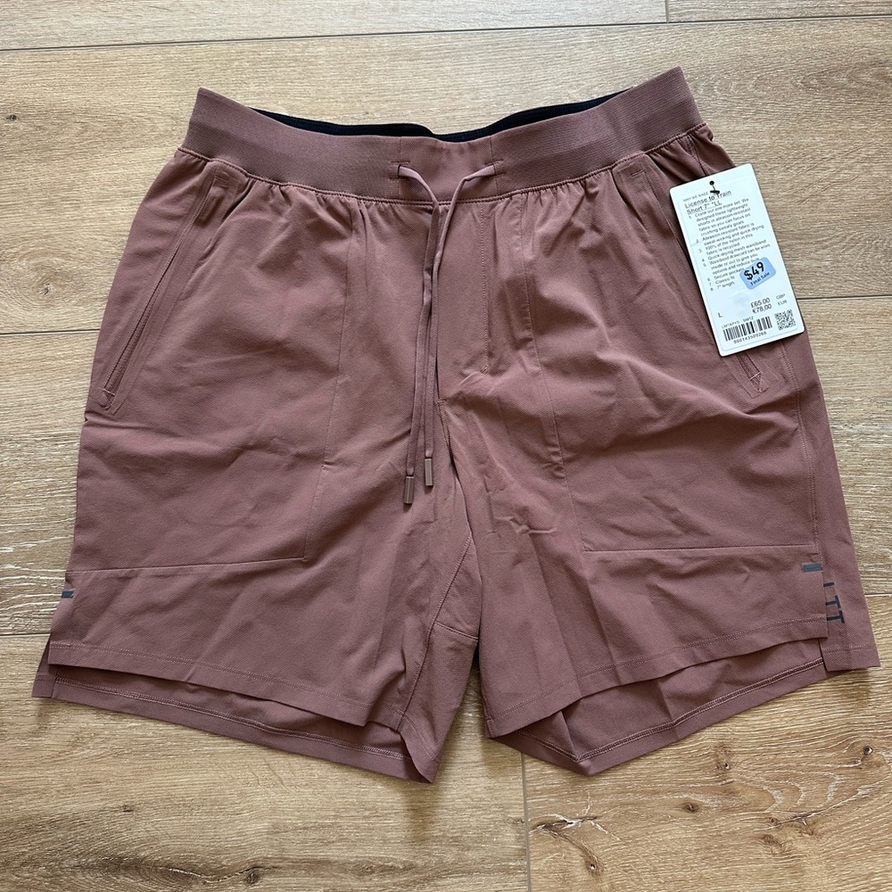 Men’s Lululemon shorts license to train size Large in mocha brown
